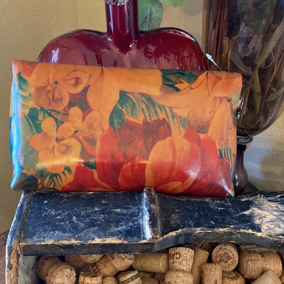 Patricia Nash fold over wristlet - Picture 3 of 5